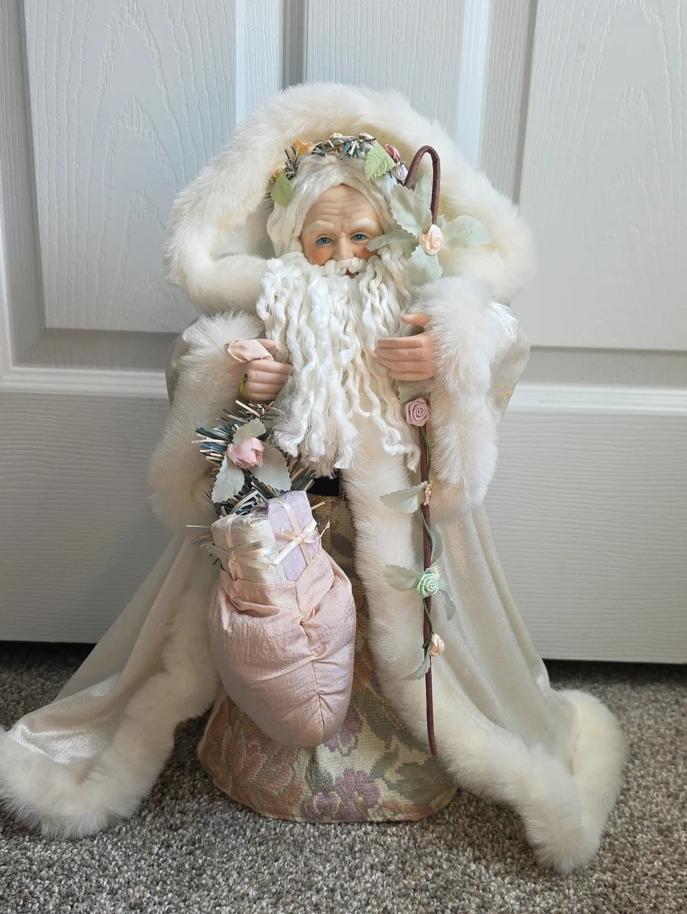 Vintage standing santa figurine 16